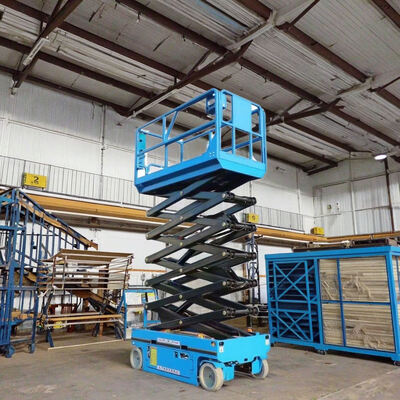 Gudang 450kg 10m Menggunakan Lift Gunting Self Propelled Listrik Hidraulik